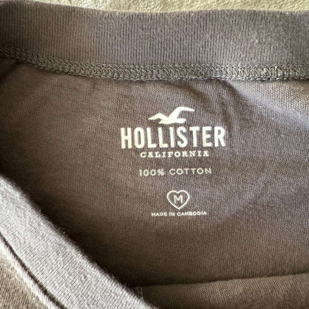 EUC Women’s Santa Clara Cropped Hollister T-Shirt Sz M - Picture 3 of 4